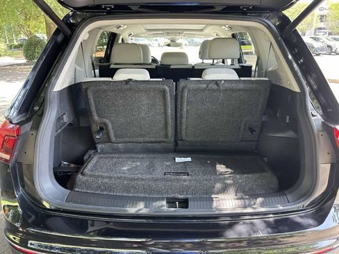 Used 2021 Volkswagen Tiguan SE FWD image 8