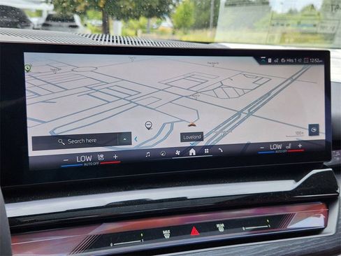 Used 2025 BMW 550e xDrive w/ Premium Package image 13