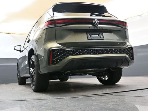 New 2026 Volkswagen Tiguan SE R-Line AWD/4WD image 41