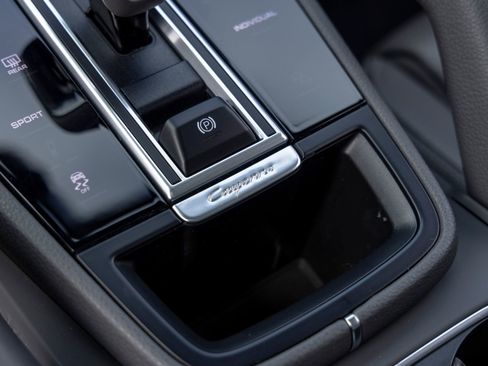 Certified 2022 Porsche Cayenne AWD/4WD image 39