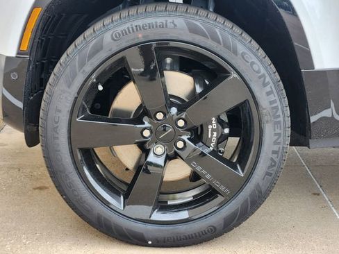 New 2026 Land Rover Defender 110 V8 image 7