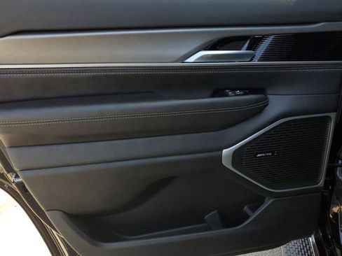 Used 2025 Jeep Wagoneer 4WD w/ Convenience Group I image 15