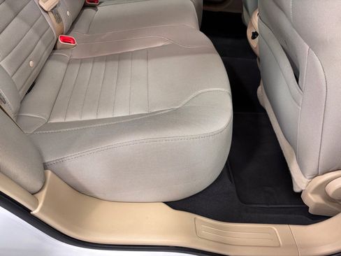 Used 2018 Ford Taurus SE image 24