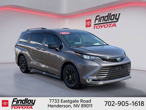 Used 2024 Toyota Sienna XLE FWD image 4