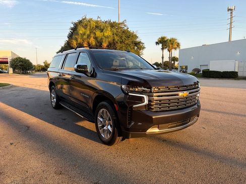 Used 2023 Chevrolet Suburban Premier RWD image 7