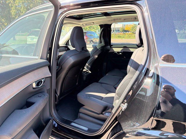 Used 2026 Volvo XC90 B6 Plus w/ Protection Package Premier AWD/4WD image 7