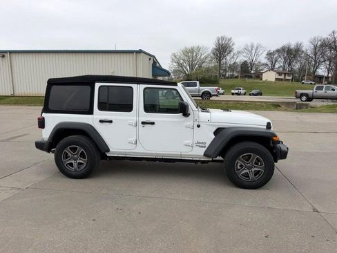 Used 2019 Jeep Wrangler Unlimited Sport S AWD/4WD image 2