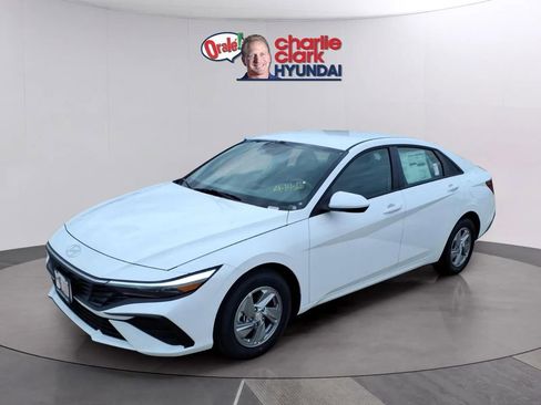 New 2026 Hyundai Elantra SE FWD image 1