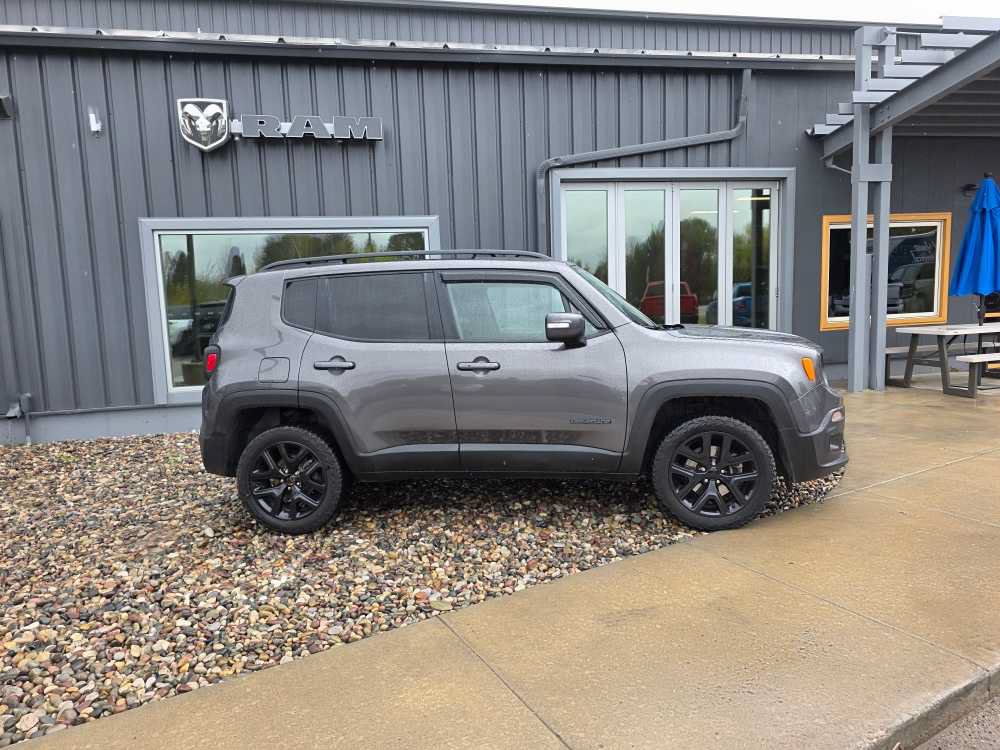 Used 2018 Jeep Renegade Altitude AWD/4WD image 4