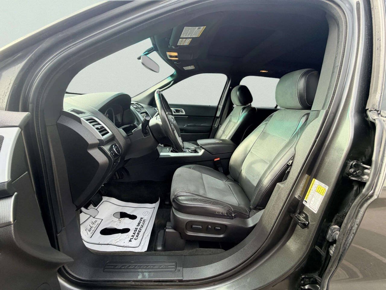 Used 2015 Ford Explorer XLT w/ Equipment Group 202A AWD/4WD image 16