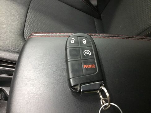 Used 2022 Jeep Compass Trailhawk w/ Trailhawk Convenience Group AWD/4WD image 10