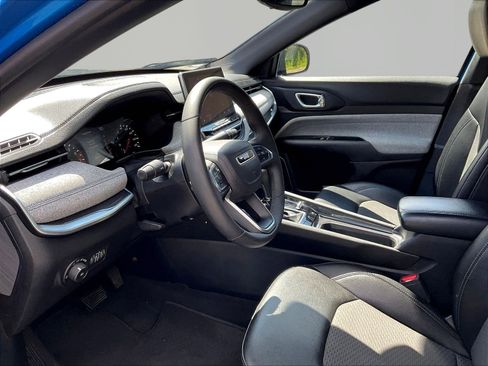 Certified 2024 Jeep Compass Latitude AWD/4WD image 17
