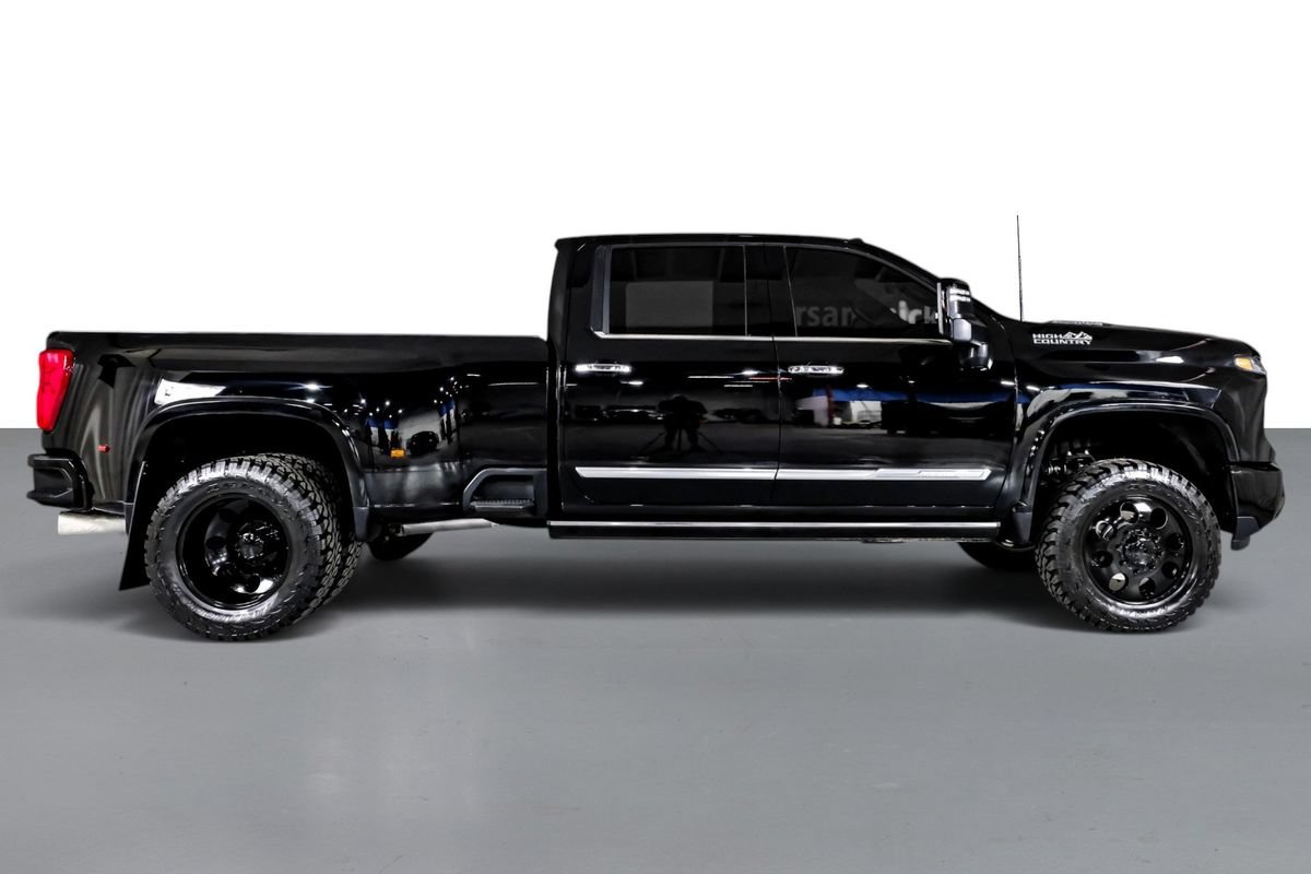 Used 2025 Chevrolet Silverado 3500 High Country w/ High Country Premium Package AWD/4WD image 6