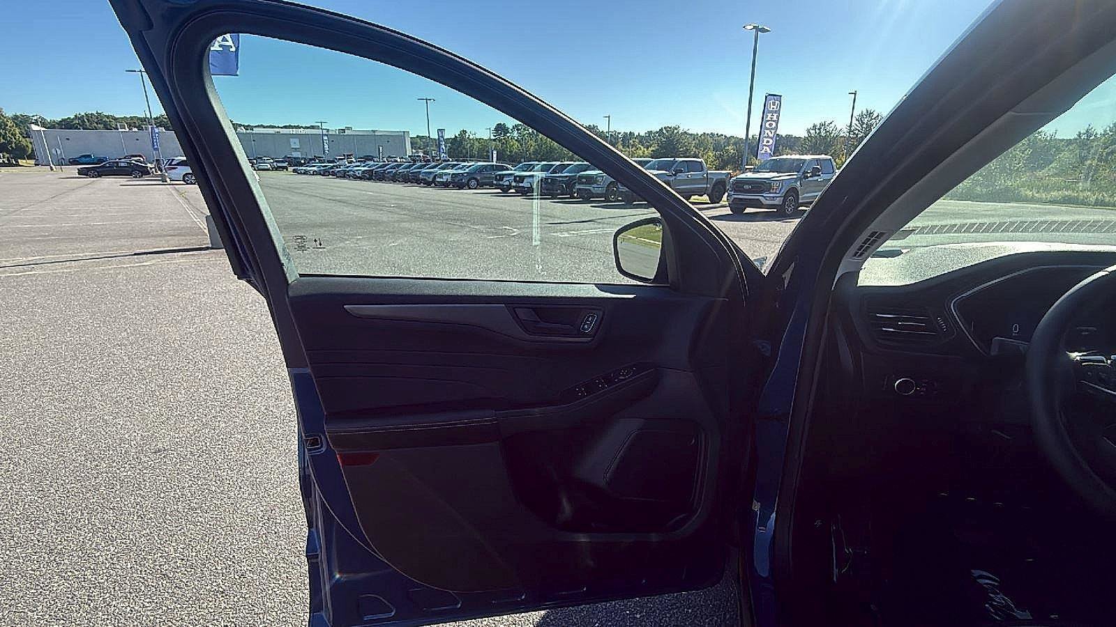 Used 2023 Ford Escape Active AWD/4WD image 24