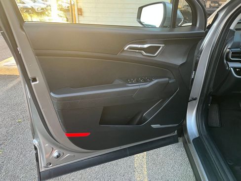 Used 2025 Kia Sportage LX image 18