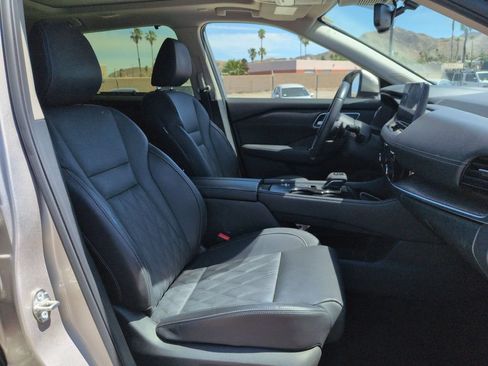 Used 2024 Nissan Rogue Platinum w/ Platinum Premium Package FWD image 17