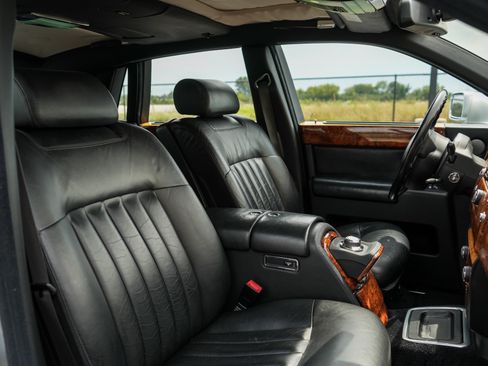 Used 2005 Rolls-Royce Phantom Sedan RWD image 28