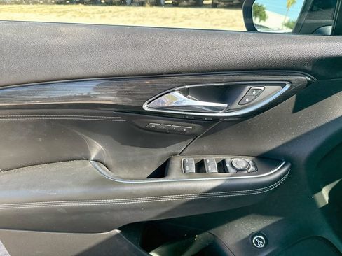 Used 2022 Buick Envision Essence w/ Technology Package I FWD image 9