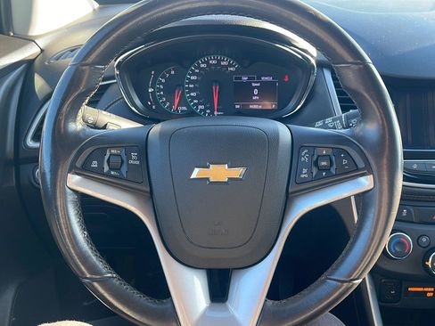 Used 2020 Chevrolet Trax LT w/ LT Convenience Package AWD/4WD image 17