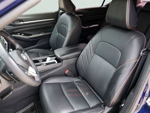 Used 2023 Nissan Altima 2.5 SR w/ SR Premium Package FWD image 10
