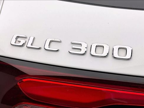 Used 2024 Mercedes-Benz GLC 300 4MATIC image 32