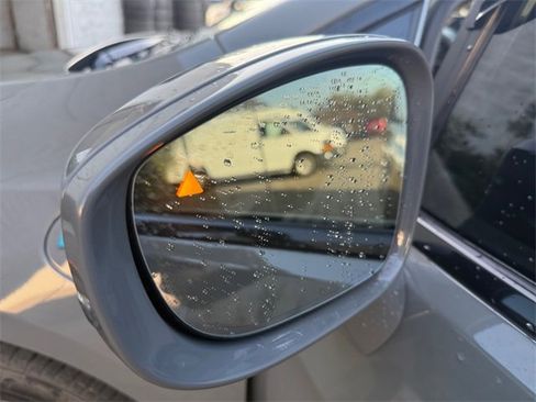 Used 2021 Chrysler Pacifica Limited w/ Uconnect Theater Family Group image 33