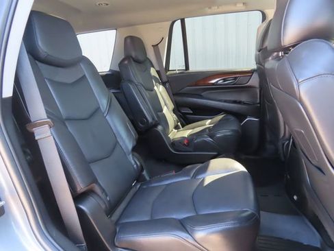Used 2020 Cadillac Escalade Premium Luxury w/ Escalade Sport Edition AWD/4WD image 32