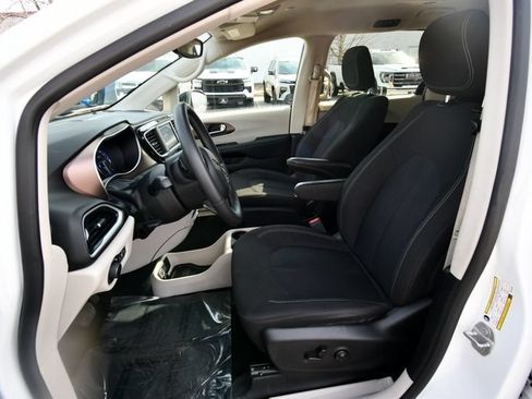 Used 2024 Chrysler Voyager LX FWD image 14