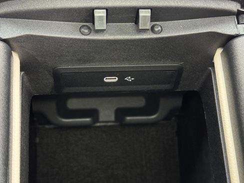 Used 2024 Mercedes-Benz GLE 450e 4MATIC w/ AMG Line Exterior image 43