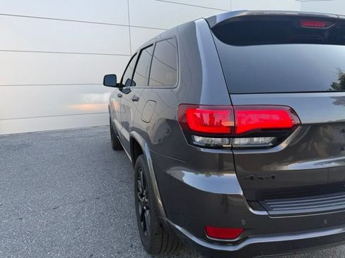 Used 2020 Jeep Grand Cherokee Altitude AWD/4WD image 9