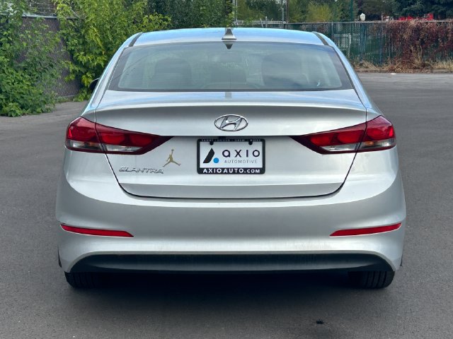 Used 2018 Hyundai Elantra SEL w/ Winter Weather Package FWD image 4