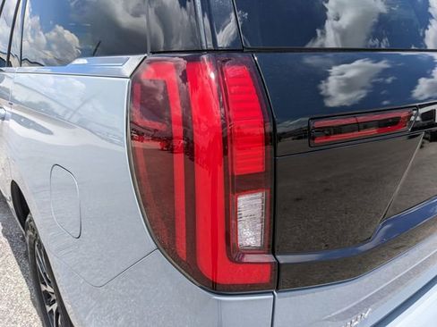 Used 2025 Ford Expedition Platinum AWD/4WD image 11