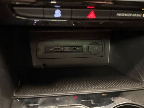 Used 2020 Volkswagen Atlas Cross Sport SEL image 16