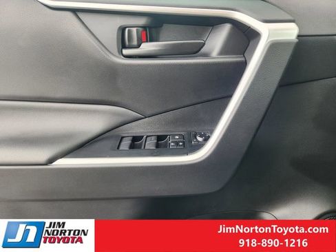 Used 2022 Toyota RAV4 LE FWD image 23