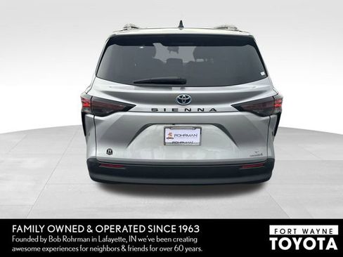 Used 2024 Toyota Sienna XLE image 5