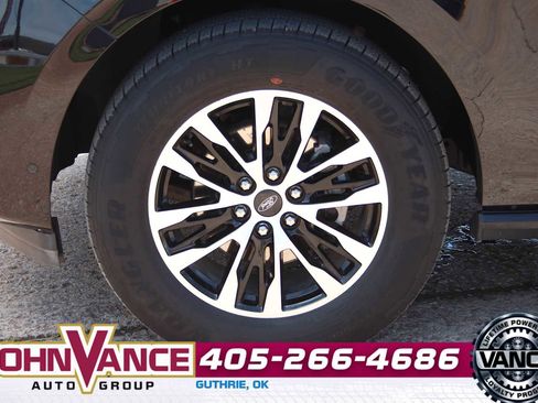 Used 2025 Ford Expedition Platinum AWD/4WD image 14
