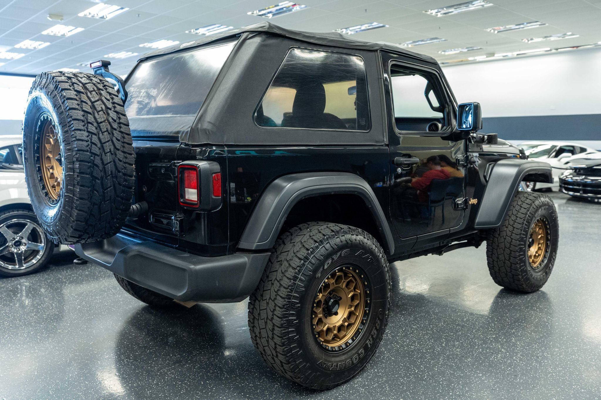 Used 2020 Jeep Wrangler Sport AWD/4WD image 5