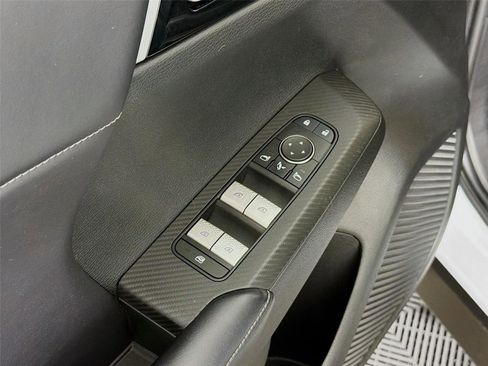 Used 2023 Mitsubishi Outlander SE FWD image 19