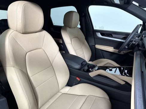 Certified 2026 Porsche Cayenne AWD/4WD image 24