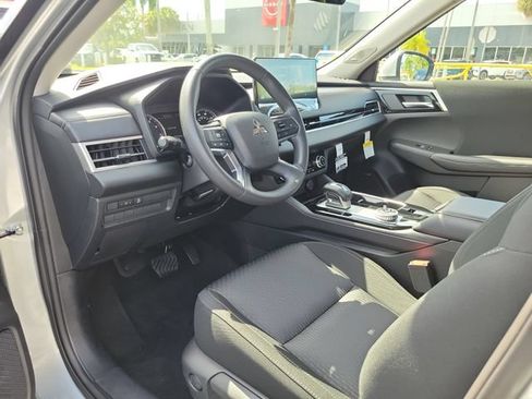 Used 2026 Mitsubishi Outlander ES FWD image 15