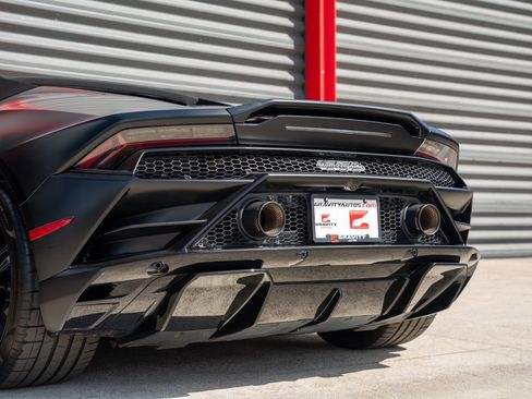 Used 2021 Lamborghini Huracan EVO image 9
