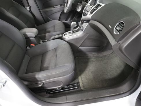 Used 2015 Chevrolet Cruze LT w/ Technology Package FWD image 26