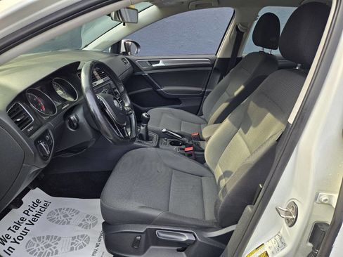 Used 2018 Volkswagen Golf S image 8