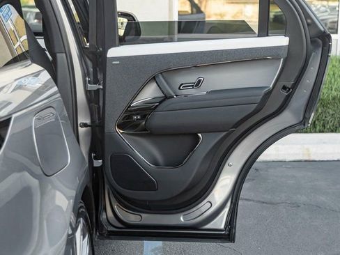 Used 2024 Land Rover Range Rover Sport Dynamic SE image 23