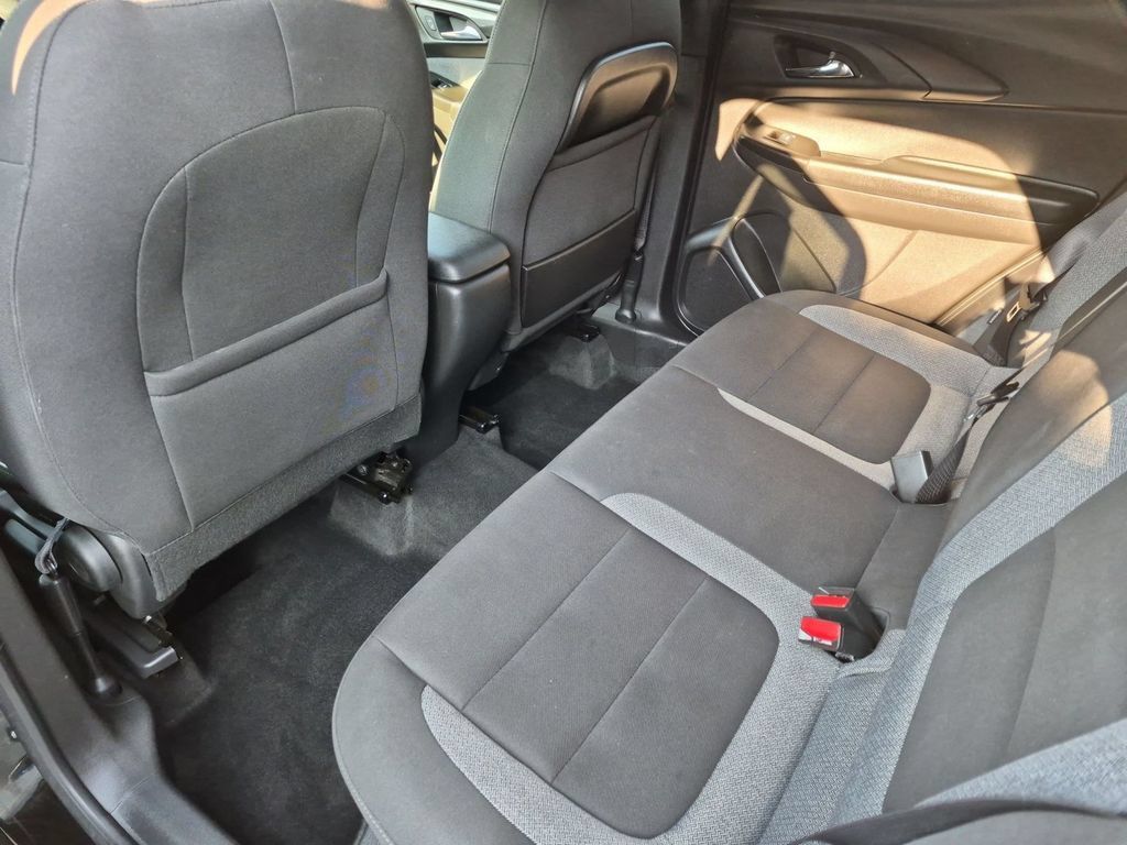 Used 2025 Chevrolet TrailBlazer LT AWD/4WD image 27