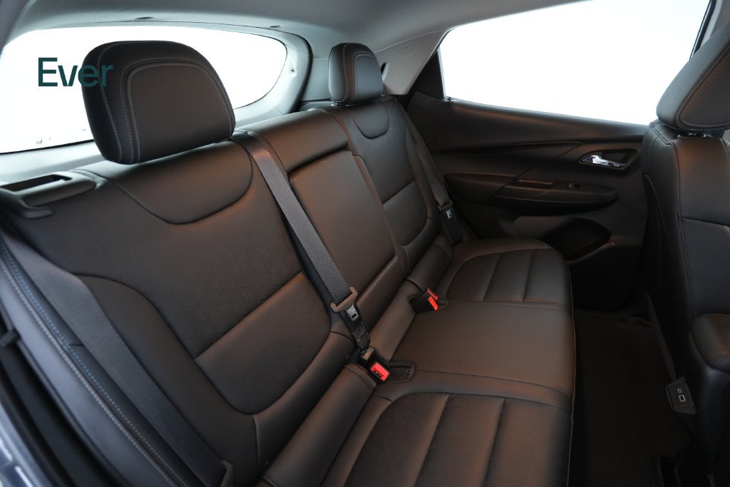 Used 2022 Chevrolet Bolt LT w/ Infotainment Package FWD image 5