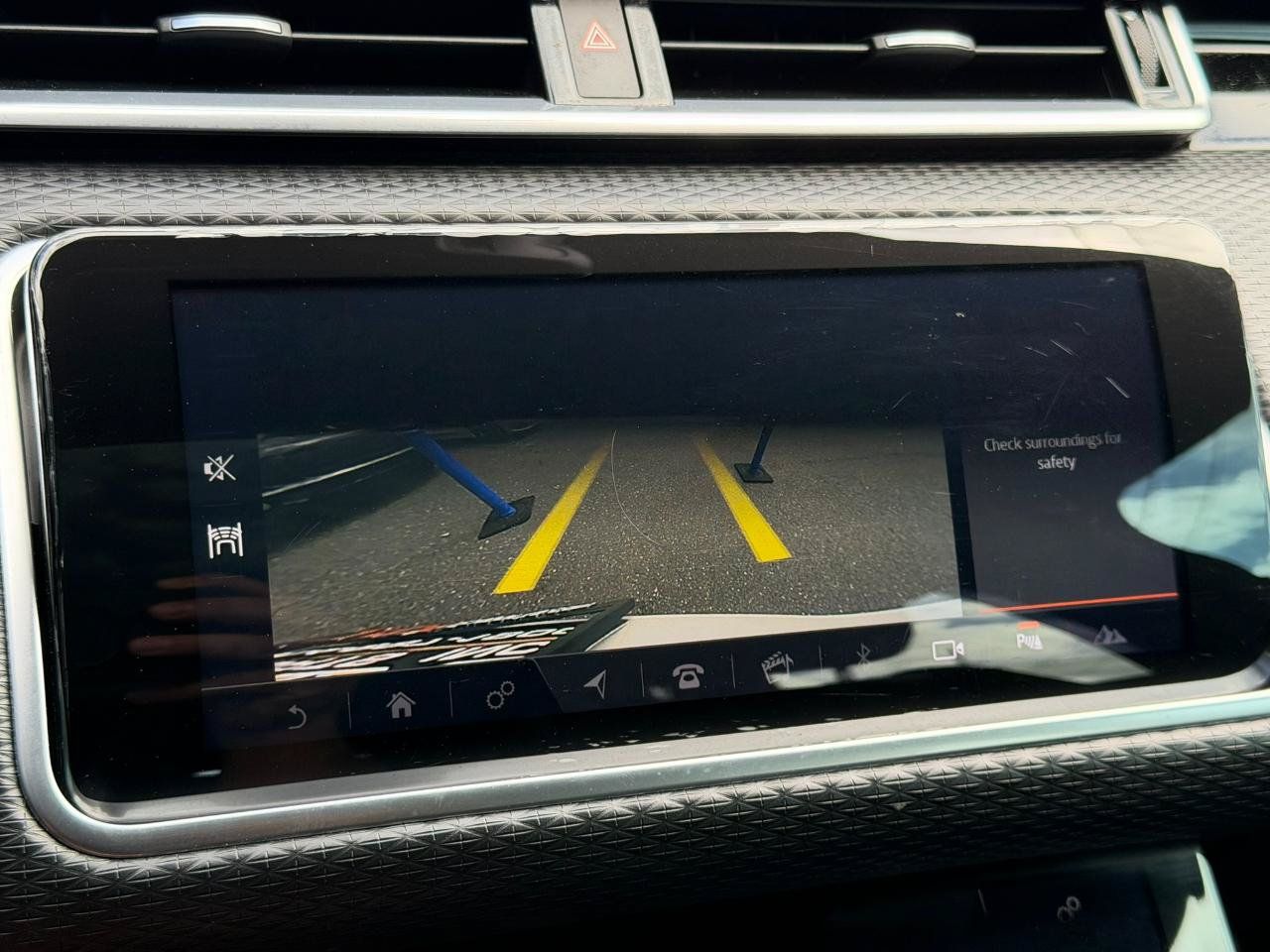 Used 2018 Land Rover Range Rover Velar R-Dynamic SE AWD/4WD image 33