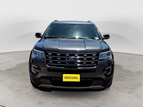 Used 2017 Ford Explorer XLT AWD/4WD image 2