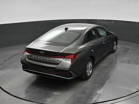 New 2026 Hyundai Elantra SE FWD image 28