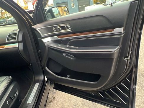 Used 2016 Ford Explorer Limited image 31